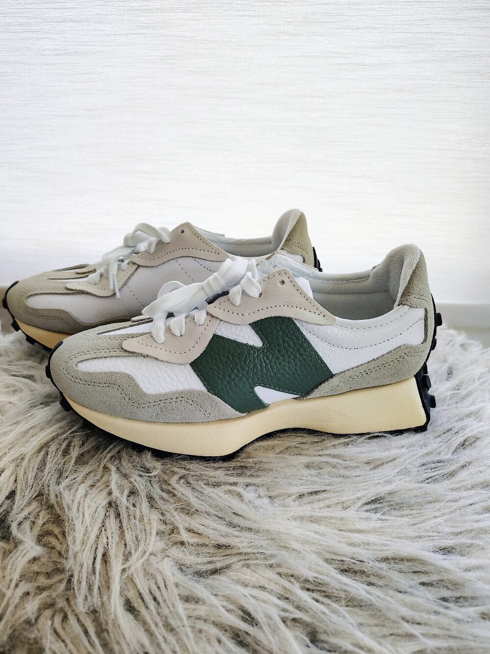 New Balance 327 Unisex Sneaker White/Green Women's Sz 6.5